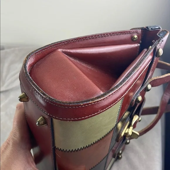 Vintage Brown Satchel with Structured Design and Metal Accents - Picture 8 of 15